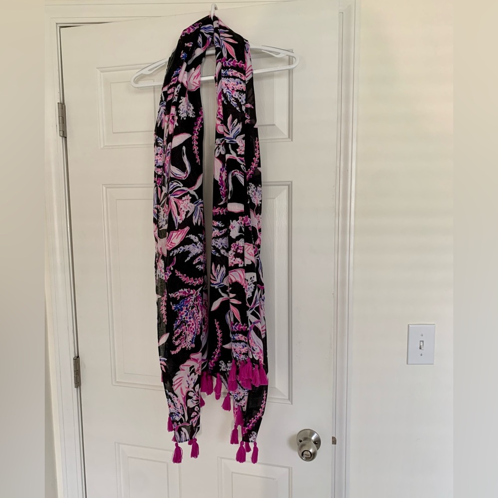 Lilly Pulitzer printed scarf in black/pink